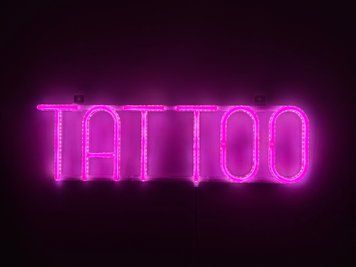 Неоновая вывеска Tattoo 530x150 Розовый TAT-530x150-РОЖ фото