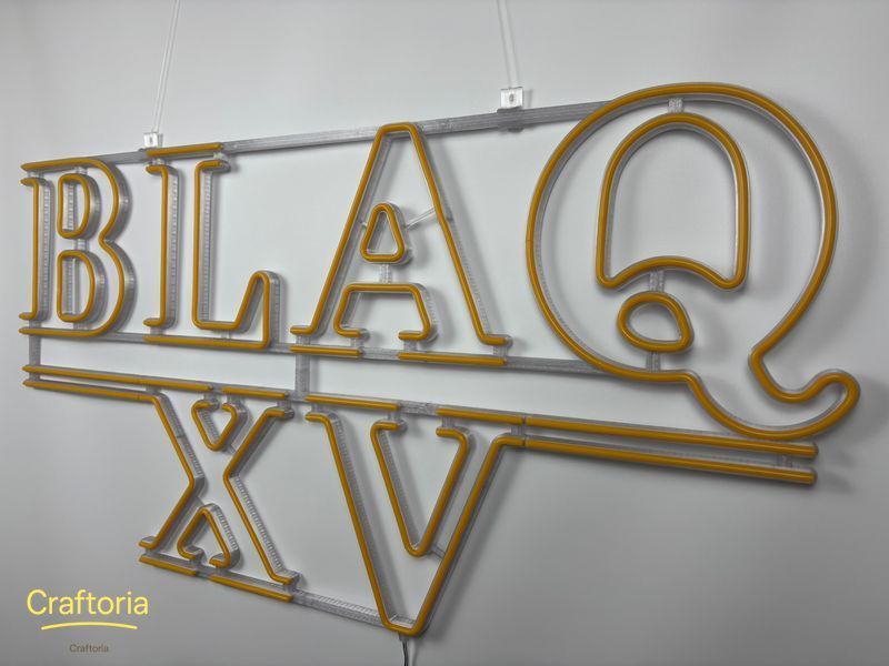 Неоновая вывеска BLAQ XV 1000x510 Желтый BLA-1000x510-ЖОВ фото