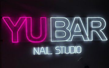 Неоновая вывеска YU BAR nail studio 1800x600 Комбинированный YU -1800x600-КОМ фото